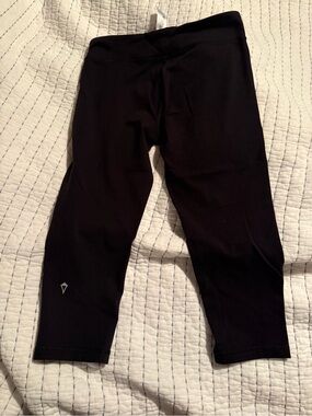 Ivivva Black Crop Performance Leggings for Girls